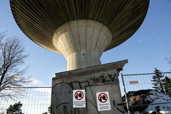 Larun vesitorni venttaa jo aidattuna purkua.