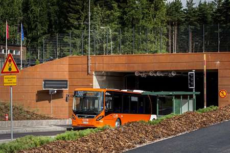 Runkolinja 560 tulossa Paloheinäntunnelista
