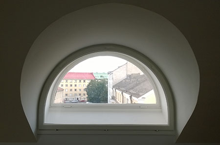 Näkymä stadilaisesta ullakkoasunnosta, foto: hel.fi