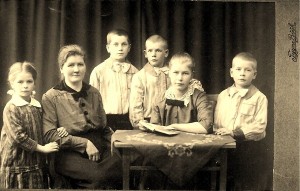 Leskiäiti ja 5 skidiä